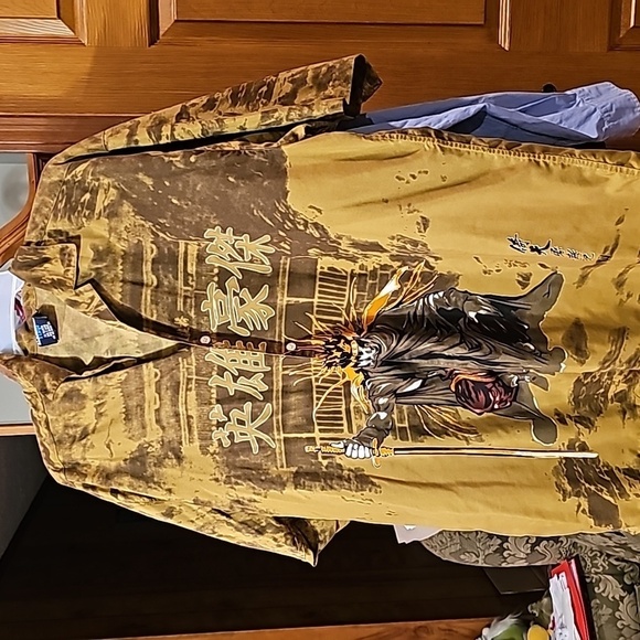 Urban Edge Men's Short Sleeve Shirt Asian Writing Creature - Picture 1 of 4